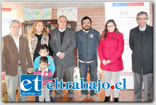 En la ceremonia de inauguración de la biblioteca participó el alcalde Guillero Reyes, Claudia Berríos, directora regional de Senda y Abel Gallardo, Seremi de Desarrollo Social.