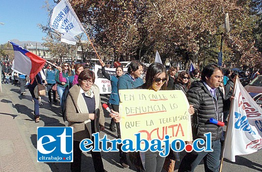 Los profesores de la provincia iniciaron una tercera semana de movilizaciones con una marcha por las calles de Los Andes a la que asistieron cerca de 500 docentes.