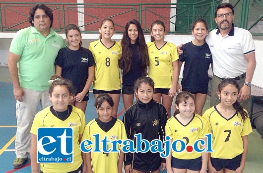 LAS MEJORES.- Ellas son la Selección U14 de voleibol, del Liceo Bicentenario Cordillera.