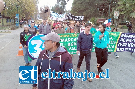 La tercera ‘Marcha por el Agua’ convocó a unas 300 personas que se desplazaron entre las comunas de San Esteban y Los Andes para manifestar su preocupación por la falta de agua en el valle.