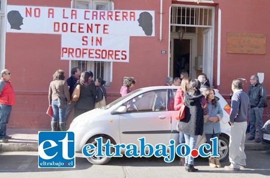 Por amplia mayoría, los docentes de la provincia han decidido mantenerse en el paro, apoyando las decisiones que el directorio nacional ha tomado.