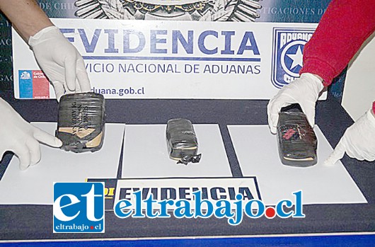 La droga incautada fue encontrada en la butaca de un asiento desocupado y estaría avaluada en 600 mil pesos.