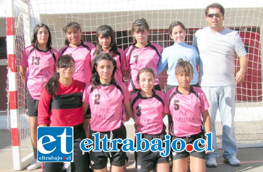 Actualmente son cerca de 40 alumnas quienes participan regularmente de los entrenamientos de Hándbol en el liceo Corina Urbina.