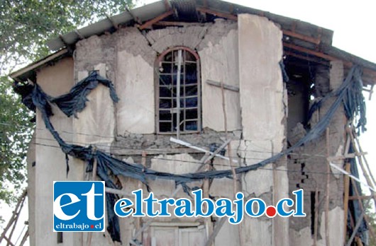 Con el terremoto del 2010 la Capilla de Lo Vicuña quedó con serios daños y hoy, gracias a fondos otorgados por el Consejo Regional, podrá ser restaurada (Foto de Jorge Menares).