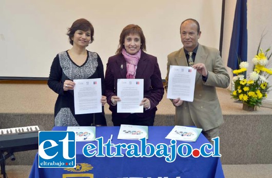 A la firma del convenio asistió la Directora del Servicio de Salud Aconcagua, Dra. Vilma Olave; Verónica Lorca Caro, Subdirectora Académica CFT de Universidad de Valparaíso y Hugo Figueroa Zamora, Presidente Federación de Técnicos en Enfermería de Aconcagua.