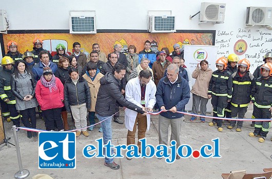 A la inauguración asistió el alcalde Guillermo Reyes junto al director del Hospital Psiquiátrico Dr. Philippe Pinel, Dr. Jaime Retamal Garrido.