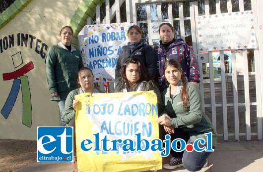 NO MÁS ROBOS.- Varias parvularias y apoderadas del Jardín Infantil Hormiguitas de Aconcagua, mostraron a Diario El Trabajo su indignación por los frecuentes robos en su jardín.