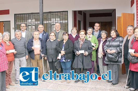 Autoridades del municipio hicieron entrega de 44 subvenciones municipales a Clubes de Adulto Mayor y Talleres Femeninos de toda la comuna.