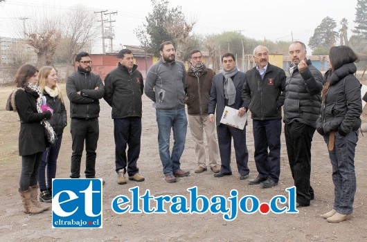 Ayer lunes el alcalde Patricio Freire, junto a diversos profesionales realizó una visita técnica al estadio fiscal.