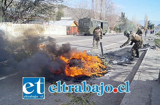 Cerca de 300 trabajadores contratistas por más de 9 horas mantuvieron bloqueada la ruta Internacional a la altura del kilómetro 8 en el sector El Sauce.