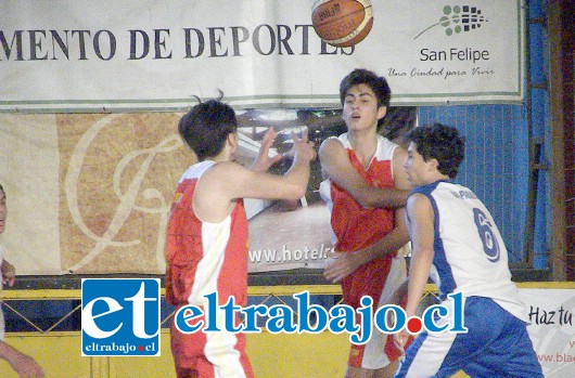 Los equipos del Prat y San Felipe Basket quieren superar la fase regular de la Libcentro.