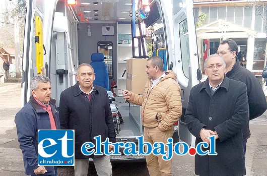 Durante la semana pasada, autoridades entregaron al Centro de Salud Valle Los Libertadores una moderna ambulancia Mercedes Benz nueva para el uso de este recinto asistencial.