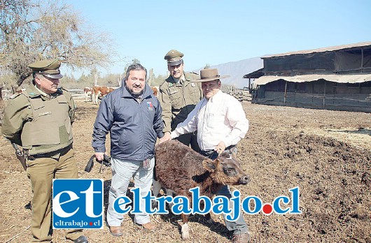 El pasado martes, jefe de la Autoridad Sanitaria, Mario Méndez Allendes junto Teniente de Carabineros Ángelo Acevedo y el Suboficial Juan Vásquez, recorrieron varios sectores de la comuna para impulsar a los propietarios de animales para incentivar los cuidados.