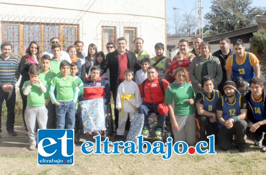 Durante la semana pasada autoridades despidieron a Cristopher Flores y Alexis Barraza, deportistas y seleccionados nacionales de rugby sobre silla de ruedas, quienes participarán en los Juegos Parapanamericanos de Toronto 2015.