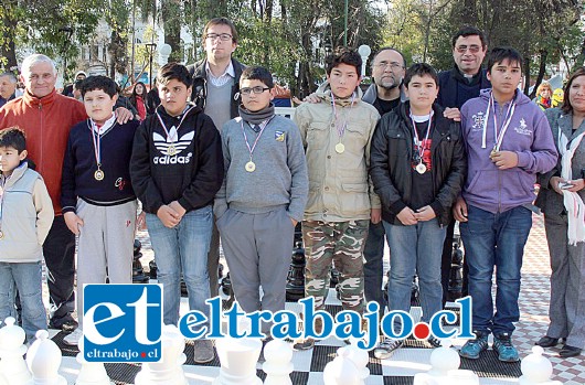 MUCHO ENTUSIASMO.- Cientos de niños de toda la provincia y hasta de otras comunas, vienen desde hace semanas desarrollando torneos de ajedrez para llegar a la Copa en buenas condiciones.