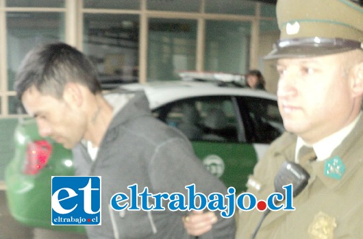 Carabineros detuvo al imputado identificado como Jorge González Rivas quien cometió el robo de una radio musical y lentes ópticos desde el interior de un vehículo estacionado en calle Toro Mazote en San Felipe.