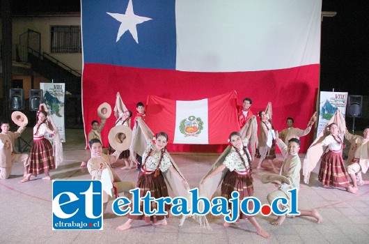 La agrupación ‘Jucuam’ de Perú formó parte del VIII Festival Folclórico ‘Entre Parras y Cordillera’ que se presentó en Putaendo.