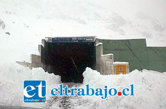 Se espera que durante el día de hoy viernes, las condiciones climáticas permitan reabrir el túnel internacional.