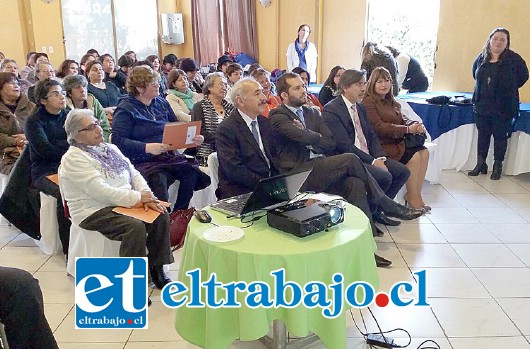 Durante este jueves se realizó, por tercer año consecutivo, el Seminario de Mujeres lideres, al que asistieron 75 mujeres que ocupan cargos dirigenciales en distintas organizaciones sociales de la comuna.