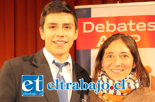 EL GRAN CAMPEÓN.- Sergio Meza se convirtió en el Campeón 2015 de los debates, él estudia en la Escuela Industrial de San Felipe.