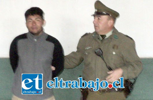 El detenido identificado como Sebastián Mella Muñoz con amplio prontuario delictivo, fue detenido por Carabineros por el delito de porte de arma blanca.