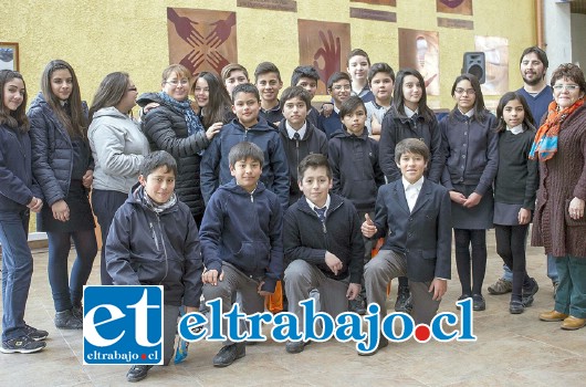 Entusiasmados, los alumnos del séptimo B del Liceo Max Salas participaron del programa ‘Andina más cerca’.