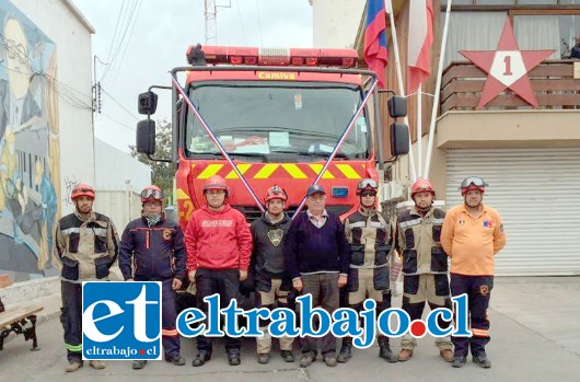 Los voluntarios que viajaron a la Coquimbo Hernán Reyes, Francisco Silva, Bastián Llano, Efraín Lobos, Antonio Flores, Rodrigo Espinoza y Juan Vera, quienes estarán a cargo del bombero y prevencionista de riesgos Cristian Villarroel.