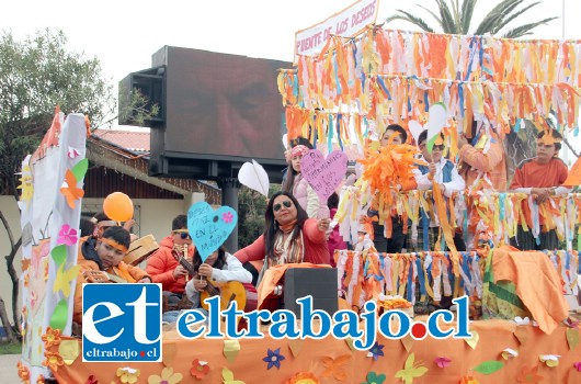 Durante la mañana del domingo, bellos carros alegóricos hermosearon el centro de Putaendo por las celebraciones de la Semana de la Familia.