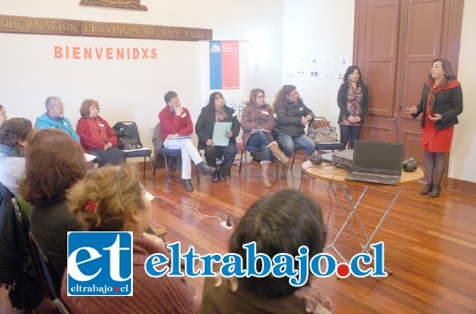 La gobernadora María Victoria Rodríguez participó del inicio del curso de formación de monitores comunitarios en prevención de violencias contra las mujeres.