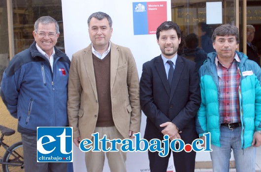 En el Liceo Politécnico, realizaron una charla con la comunidad el Seremi de Deporte Daniel Duclos, el Gobernador Eduardo León y el Director Regional de IND, Víctor Torres y el Concejal Patricio Durán.