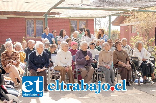 SIEMPRE EL TRIVELLI.- Ellos son parte de los 36 usuarios del Hogar Trivelli de San Felipe, quienes celebraron esta semana el 37º aniversario de su institución.