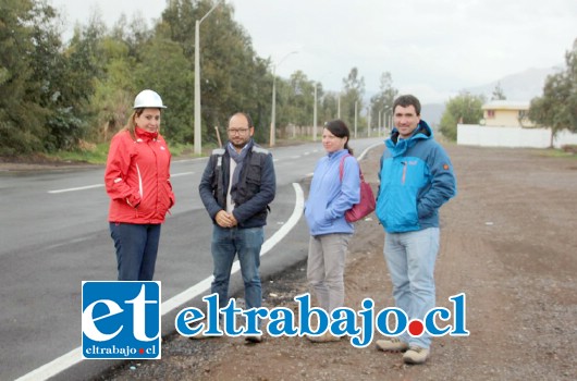 En la mañana de ayer jueves, la directora provincial de Vialidad, Claudia Lizama, efectuó una visita a los trabajos que se están realizando en la Av. Alejandrina Carvajal.