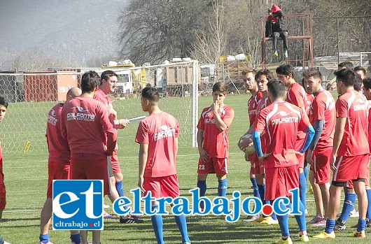 El plantel unionista está preparando el partido de pasado mañana en la Cuarta Región.