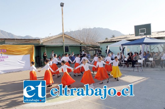 En el lanzamiento del programa, los niños beneficiados prepararon distintos cuadros artísticos mostrando los logros que han conseguido con sus monitores.