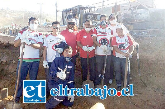 Los hinchas del uní uní fueron a colaborar a Valparaíso.