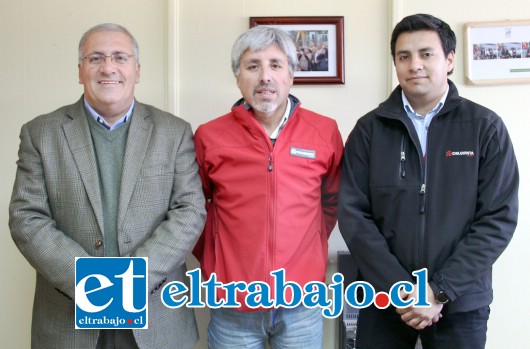 El alcalde Guillermo Reyes y representantes de Chilquinta, encabezados por el jefe zonal Aconcagua, Manuel Delgado Fernández se reunieron para establecer canales de comunicación ante reiterados cortes en la comuna.