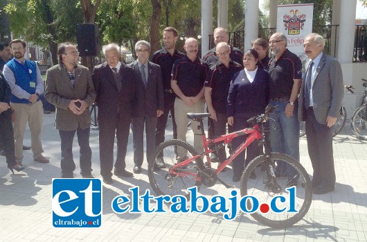 Junto a diversas autoridades sanfelipeñas, Rotarios canadienses hicieron entrega de 230 bicicletas.