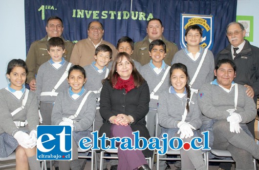 YA ES OFICIAL.- La Brigada Escolar 2015 de la Escuela Carmela Carvajal de Prat quedó constituida por los siguientes alumnos: Sofía Valdivia, Evita Marín, Javiera Muñoz, María Cáceres, Katherine León, Dilan Ortiz, Juan Salinas, Alonso Mejías, Martín Venegas, Francisco Celedón y el encargado Sebastián Vásquez.