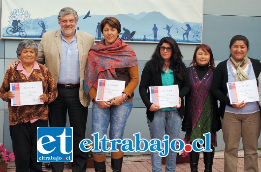 Fueron 36 mujeres las certificadas que participaron en dos talleres impartidos por el Instituto de Seguridad Laboral y a la Seremi de Salud.