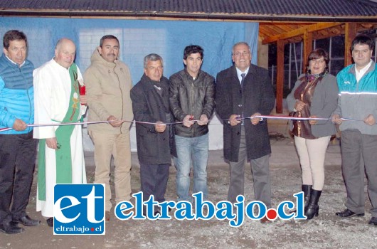 El alcalde Guillermo Reyes participó de la inauguración de diversas mejoras hechas en las instalaciones del estadio del Club Centro Chile de Quebrada de Herrera.