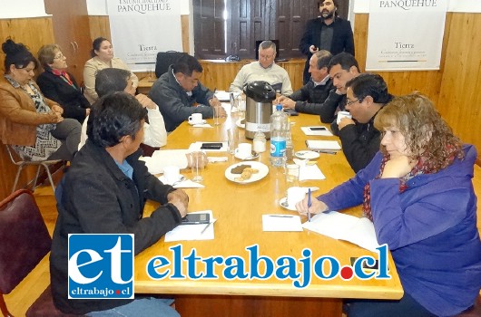 La reunión contó con la presencia del alcalde Luis Pradenas, el Concejo Municipal y encargados del Daem, quienes fueron los encargados de presentar el Padem 2016.