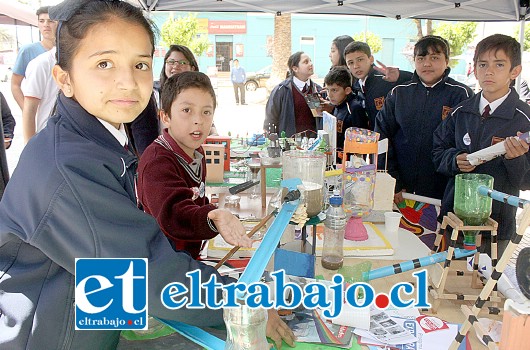 AMAN EL AGRO.- Los peques de la Escuela Julio Tejedor de Jahuelito, muestran a Diario El Trabajo sus productos agrícolas.