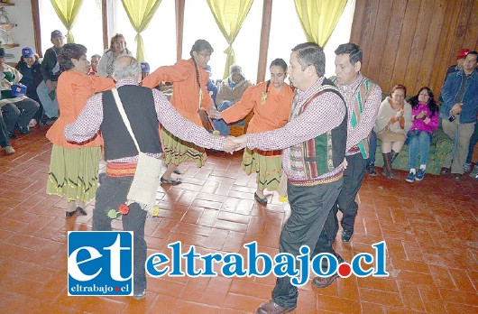 El Grupo Folclórico ‘Aires de Cordillera’ de la Municipalidad de San Felipe, participó de las celebraciones, deslumbrando a los presentes con un baile de la tirana.