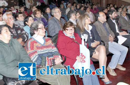 Con gran participación se realizó una jornada en el Teatro Municipal, por la celebración del Mes del Adulto Mayor.