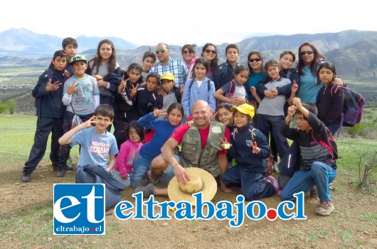 Ávidos de conocimiento, estudiantes de la Escuela David del Curto de Santa Filomena participan de excursiones con el investigador Roberto Mercado.