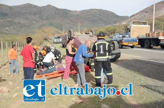 Al sitio del suceso llegó Bomberos y Carabineros, quienes debieron trasladar a la pequeña Emilia al Hospital de Putaendo debido a que no llegaba la ambulancia del Samu.