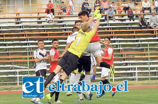 Ante Santiago Morning, el conjunto sanfelipeño tuvo su mejor presentación del actual torneo (Foto: Ernesto Medina Palominos).