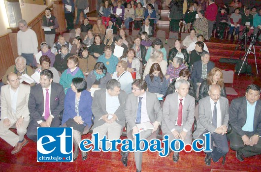 140 dirigentes sociales, además de vecinos, participaron del Cabildo Informativo sobre el Registro de Hogares, organizado por la Gobernación de San Felipe, que contó con la participación del Ministro de Desarrollo Social, Marcos Barraza.