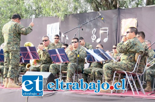 La Banda Instrumental del Regimiento Reforzado de Montaña N° 3 Yungay de Los Andes deleitó con grandes canciones a todos los asistentes.