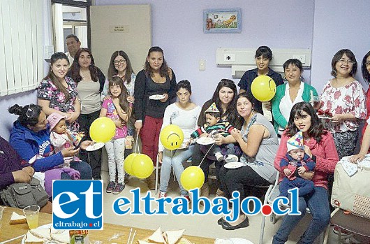 Unidad de neonatología de Hospital San Camilo con madres celebrando el Día Internacional de Niños Prematuros.